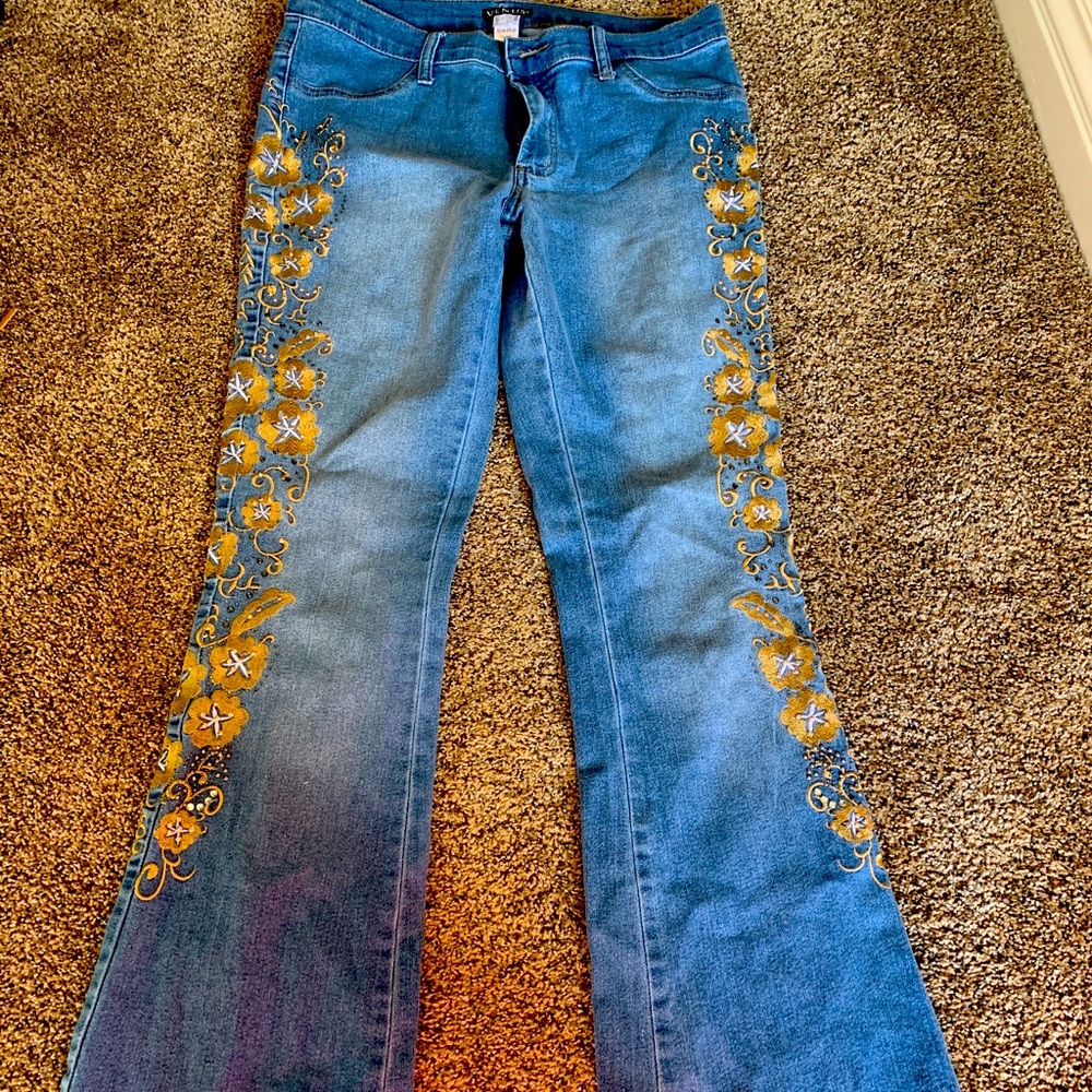 Venus jeans with embroidery